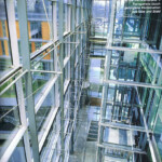 Hinterspannte Fassadenkonstruktion Sparkasse Plauen -
15 t Stahlkonstruktion,
Leistungsumfang: Konstruktion, Fertigung und Montage