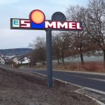 Werbepylon Glonn -
2 t Stahlkonstruktion feuerverzinkt und beschichtet,
Leistungsumfang: Konstruktion und Fertigung
