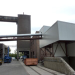 Eckturm mit Bandbrücke Kraftwerk Berlin -
20 t Stahlkontruktion,
Leistungsumfang: statische Berechnung, Ausführungsplanung, Fertigung und Montage der bautechnische Anlagenteile ab Oberkante Fundament inkl. Fassade, Türen und Dach